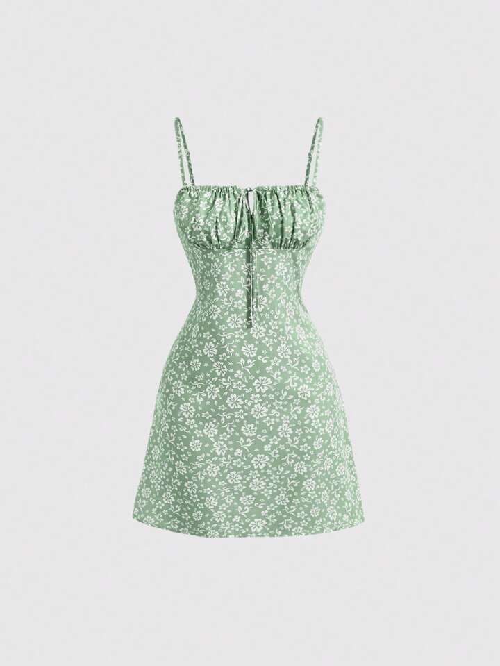 Vestido camisola fruncido con estampado floral.