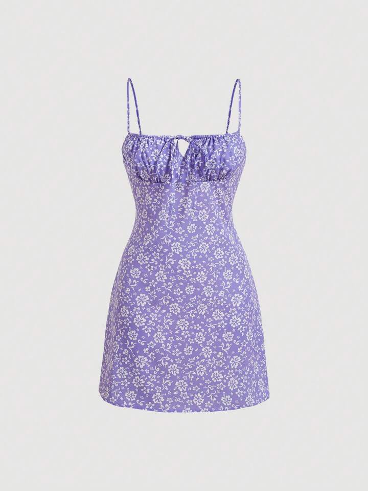 Vestido camisola fruncido con estampado floral.