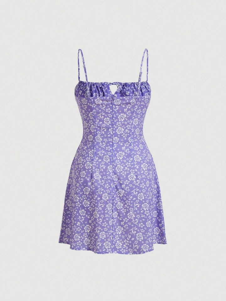 Vestido camisola fruncido con estampado floral.